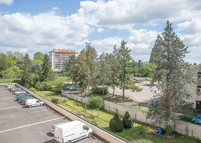 Le Raymond - Appartement Proche Du Centre Sportif, Des Rives De L\'Allier Et Du Centre-Ville - Parking