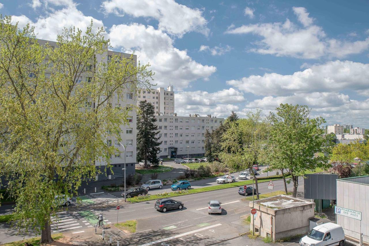 Le Raymond: Centrally Located With Parking Apartment *