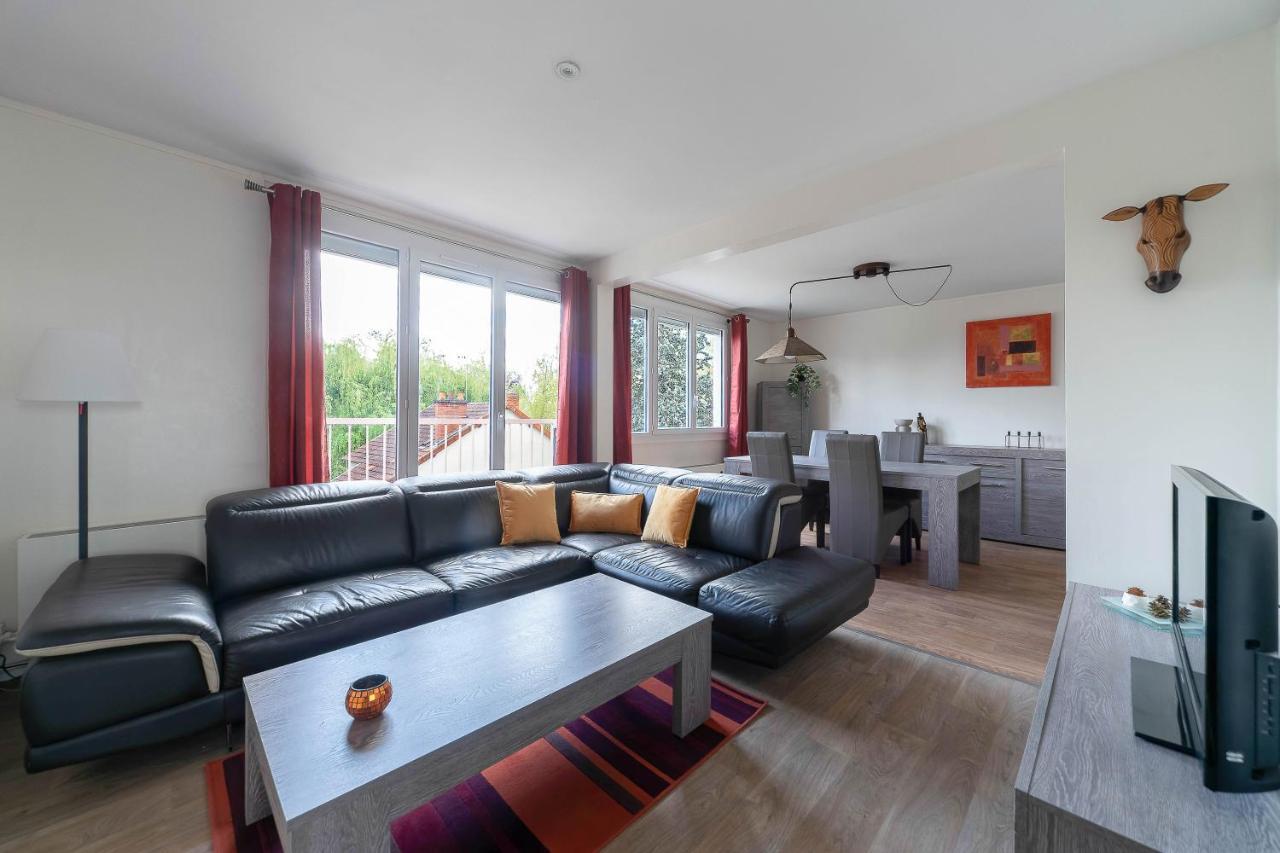 Le Raymond: Centrally Located With Parking Apartment Vichy