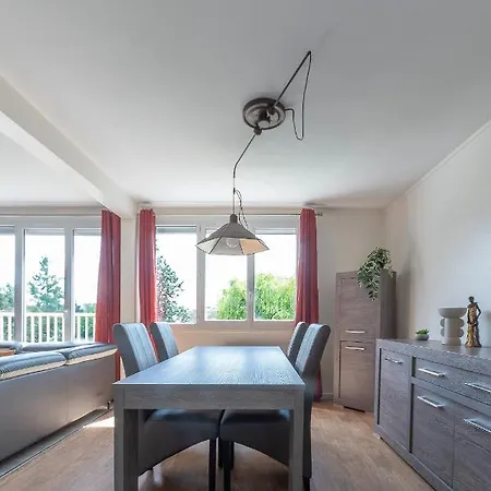 Le Raymond: Centrally Located Apartment with Parking Vichy Exterior photo