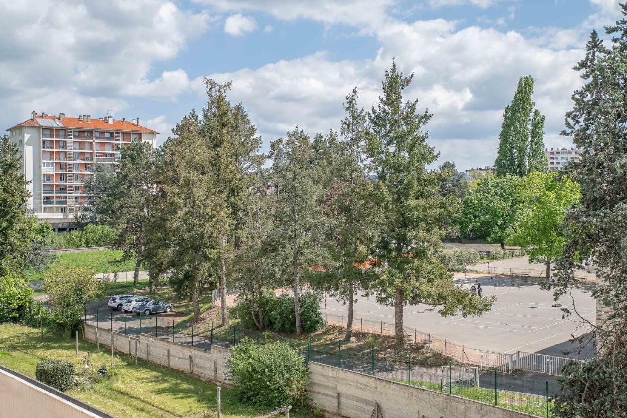 Le Raymond: Centrally Located With Parking